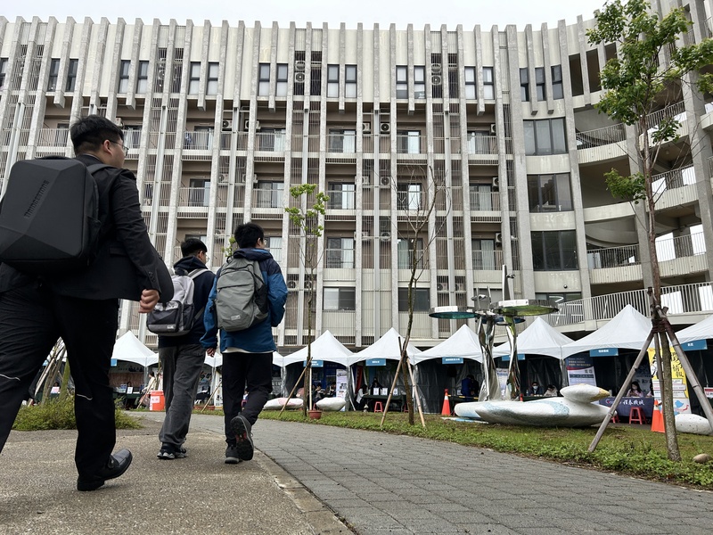 圖5.本次徵才博覽會規模盛大，共吸引90家企業參與，提供約3,000筆熱門職缺圖片