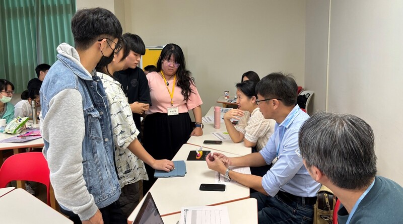 各組學員發表綠色醫材的材料配方、包裝設計4圖片