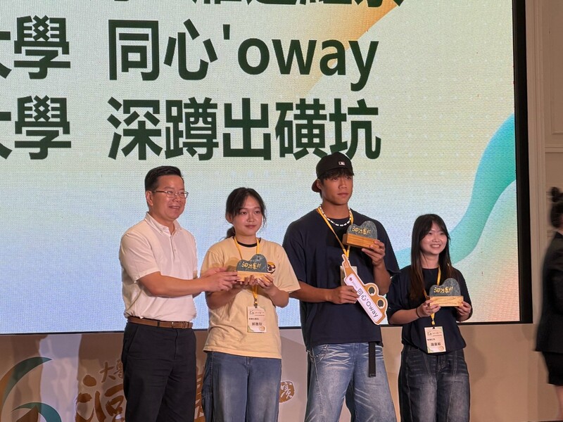 圖10.「深蹲出磺坑」團隊的工設系郭雅玟同學獲得獲「洄游新星獎」圖片