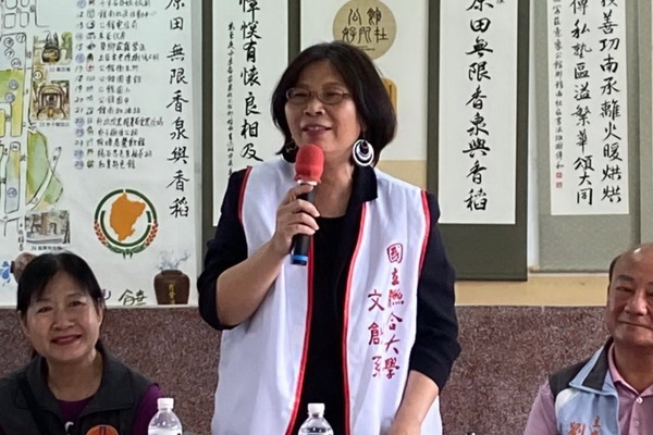 文創系胡愈寧老師致詞
