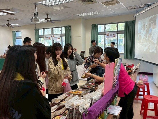 圖10.USR×NUU成果展展覽會場-3圖片