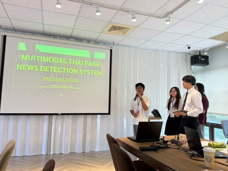 圖3.KMUTT實習生以英文分享兩個月的專題成果與學習經驗圖片