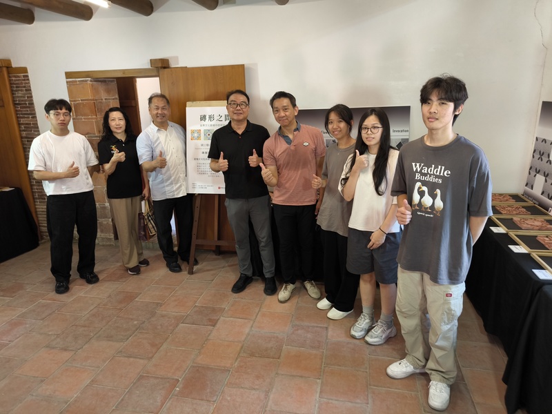 圖6.聯合大學佈展師生合影圖片