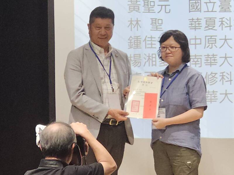 圖2.沈艷秀榮獲獎學金-115.04.19_0圖片