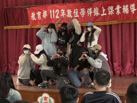 南湖熱舞迎賓圖片