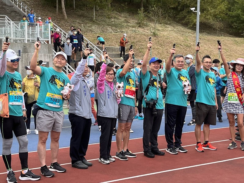 鳴槍貴賓合影圖片