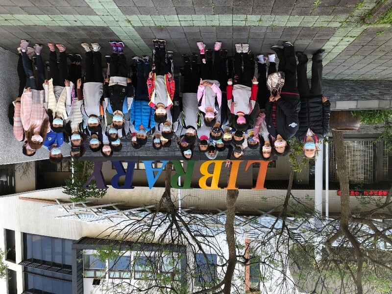 坪頂國小全校師生抵達本校國鼎圖書館圖片