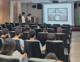 圖2.Social Activities for English Practice講座—學生上台進行小活動圖片