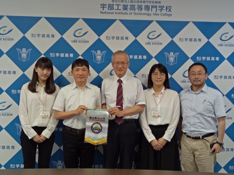 何修仁老師與實習生拜會宇部高專山川昌男校長、畑村學教授。圖片