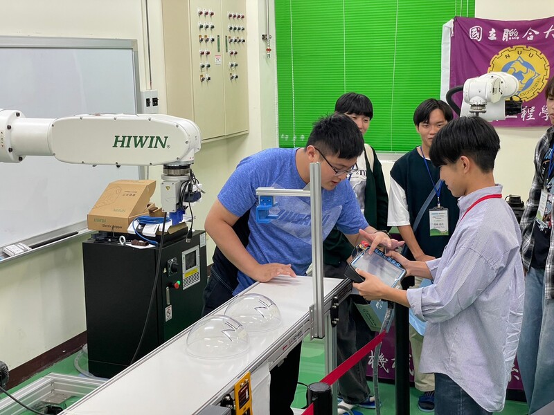 參訪機械系實驗室圖片