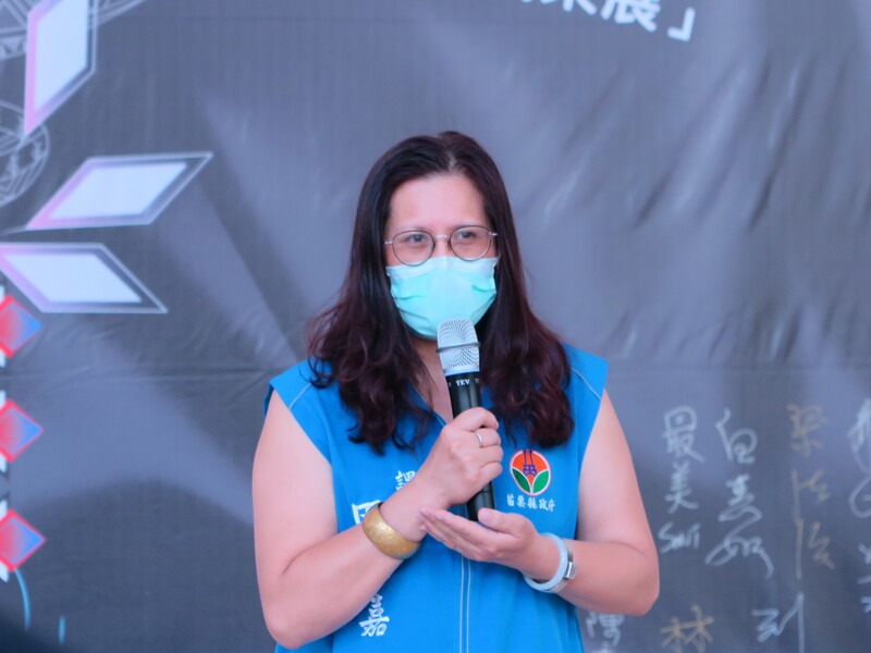 苗栗縣原住民族事務中心「田維嘉課長」，上台致詞與勉勵。圖片