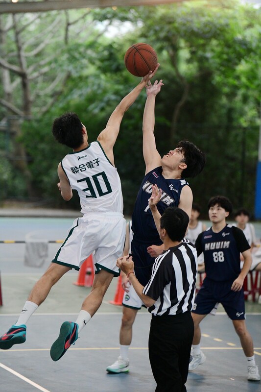 圖2.吸引校內13支系隊參賽，學生們在球場上展現絕佳默契與運動家精神圖片
