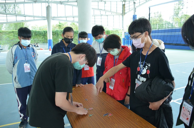 大小學伴闖關照片圖片